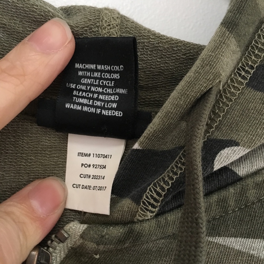 NWOT 1X Torrid Camo print Zip Up Hoodie camouflage - Picture 5 of 7